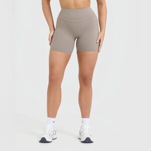NWOT UNIFIED HIGH WAISTED SHORTS 6" MINKY sz M